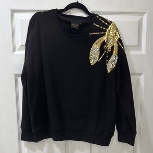 Elegant Black and Gold Crew Neck Sweater with Metallic Accent